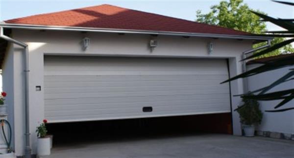 Garažna vrata od PVC materijala sa motorom