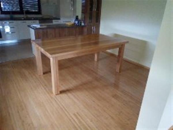 Stol- stolovi od punog drveta za blagovaonice, sjenice i klub stolići po narudžbi